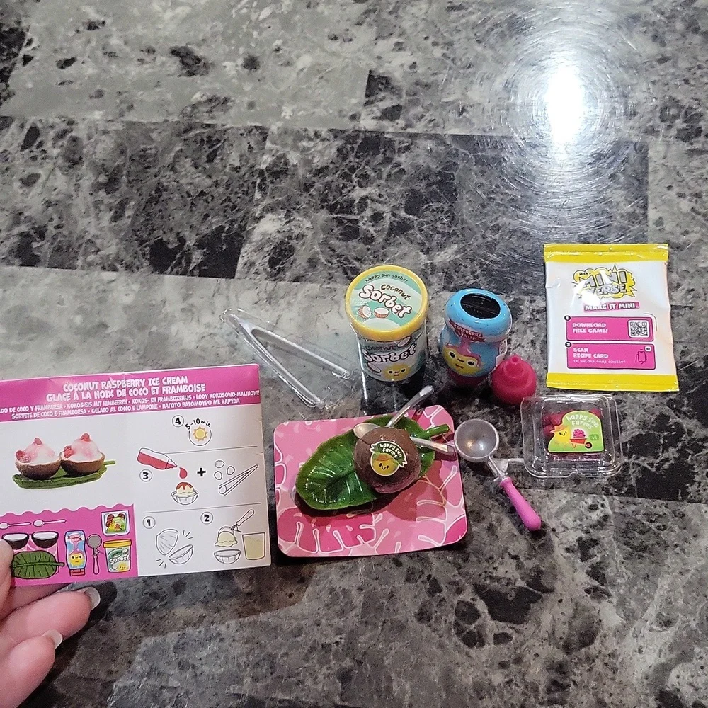 Miniverse Make It Mini Cafe Coconut Rasberry Ice Cream